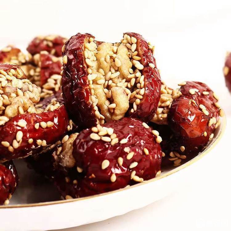 黑芝麻红枣夹核桃 1pcs | Black Sesame Dates with Walnuts 1pcs